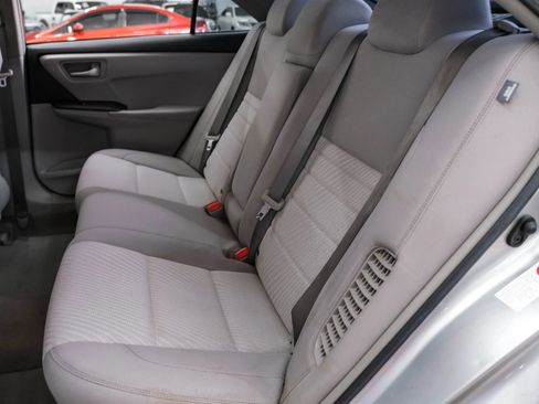 Used 2017 Toyota Camry LE FWD image 38