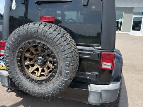 Used 2016 Jeep Wrangler Unlimited Sahara w/ Connectivity Group AWD/4WD image 7