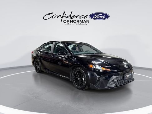 Used 2025 Toyota Camry SE FWD image 11