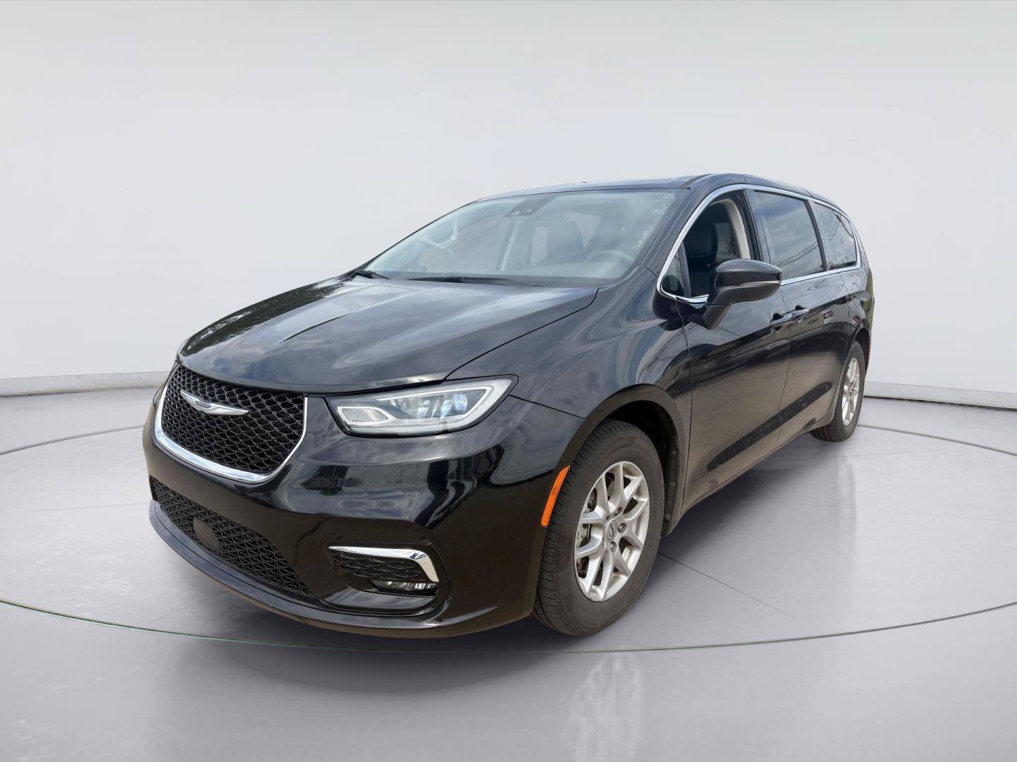 Used 2023 Chrysler Pacifica Touring-L FWD image 5