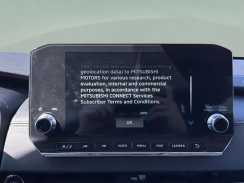 Used 2024 Mitsubishi Outlander SE image 16