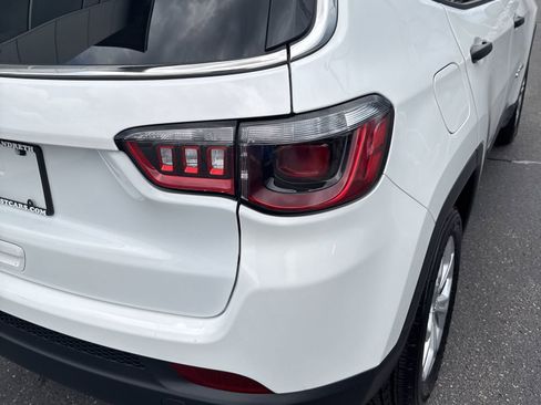 Used 2024 Jeep Compass Sport image 19