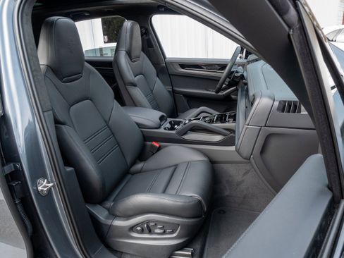 New 2026 Porsche Cayenne GTS image 32