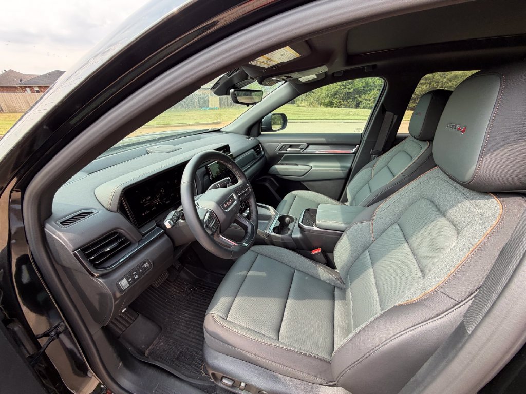 Used 2026 GMC Terrain AT4 w/ Convenience Package III AWD/4WD image 15