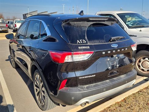 Used 2020 Ford Escape Titanium image 2