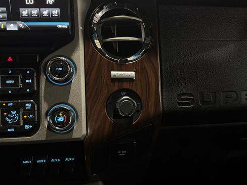 Used 2015 Ford F250 Lariat w/ Lariat Ultimate Package image 31