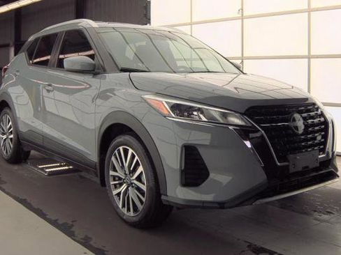 Used 2024 Nissan Kicks SV FWD image 2