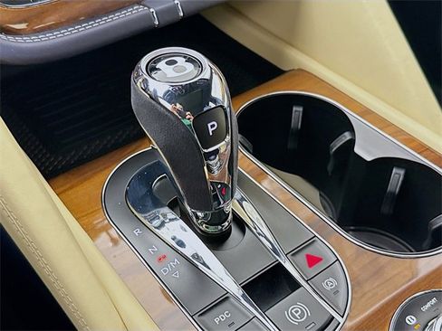Used 2022 Bentley Bentayga image 19