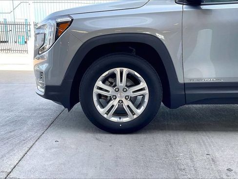 Used 2024 GMC Terrain SLE AWD/4WD image 9