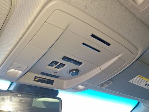 Used 2018 GMC Yukon XL SLT w/ Open Road Package image 16