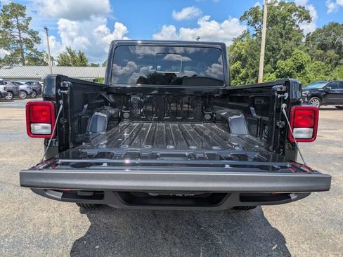 New 2025 Jeep Gladiator Sport AWD/4WD image 12