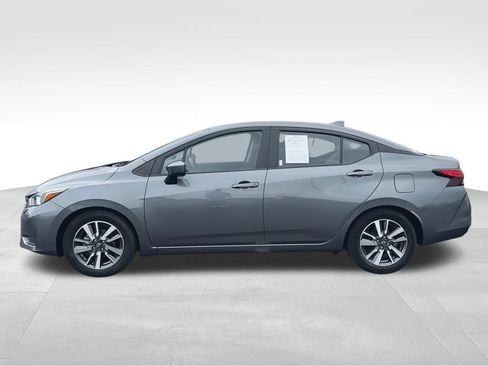 Used 2023 Nissan Versa SV FWD image 5