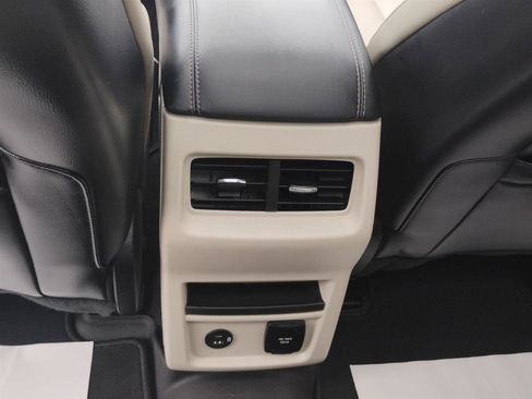 Used 2022 Ford Edge Titanium AWD/4WD image 19