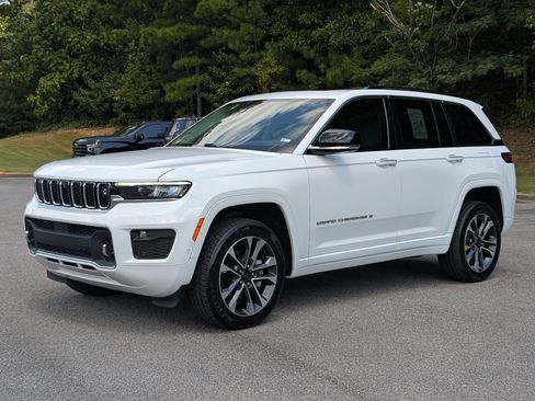 Used 2023 Jeep Grand Cherokee Overland w/ Adv Protech Group III RWD image 5