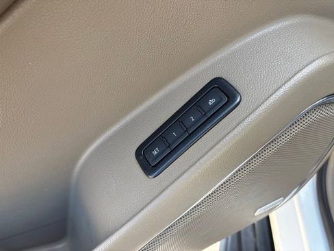 Used 2019 Chevrolet Suburban LT w/ Luxury Package AWD/4WD image 14