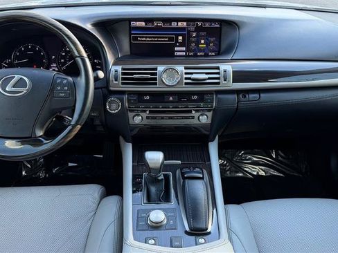 Used 2013 Lexus LS 460 w/ Comfort Pkg RWD image 26