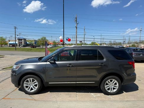 Used 2018 Ford Explorer XLT w/ Equipment Group 202A AWD/4WD image 7