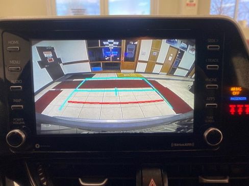 Used 2020 Toyota C-HR LE image 28