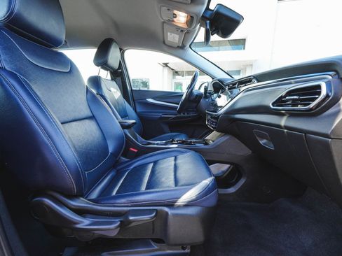 Used 2022 Chevrolet Bolt EUV LT w/ Convenience Package image 40