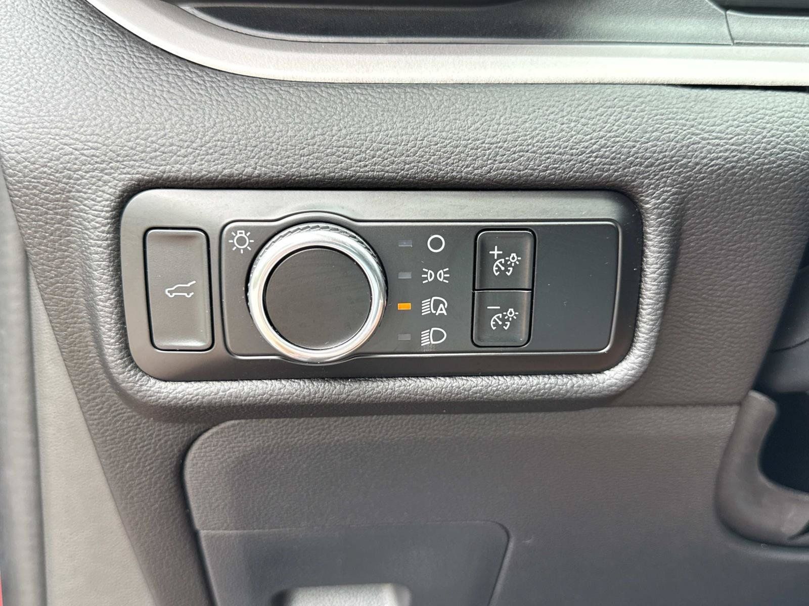 Used 2023 Ford Explorer XLT RWD image 30