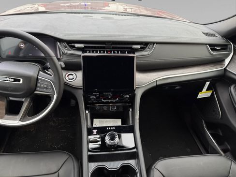 New 2025 Jeep Grand Cherokee L Limited w/ Black Appearance Package AWD/4WD image 11