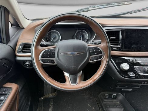 Used 2018 Chrysler Pacifica Limited FWD image 12