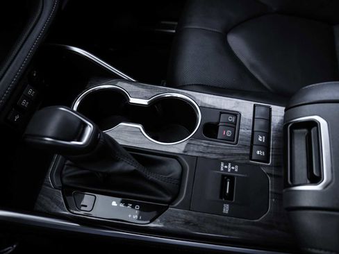 Used 2021 Toyota Highlander Platinum image 26