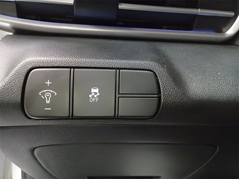 Used 2024 Hyundai Elantra SEL image 10