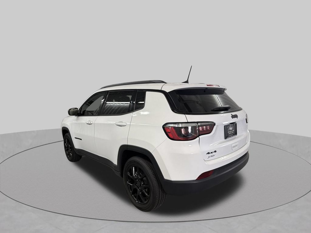 Used 2025 Jeep Compass Latitude w/ Convenience Group AWD/4WD image 8