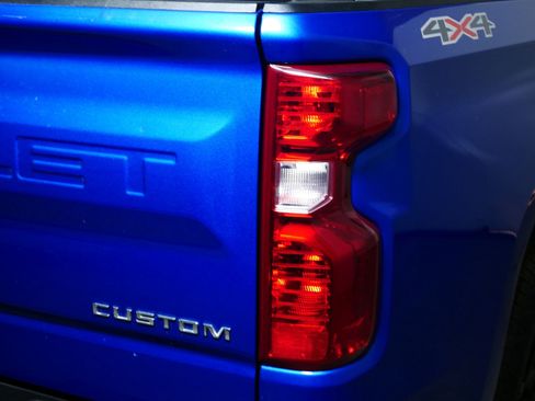 Used 2022 Chevrolet Silverado 1500 Custom image 17