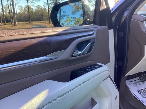 Used 2024 GMC Yukon XL Denali image 10
