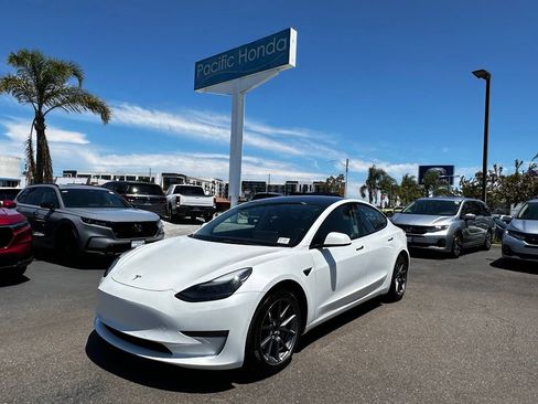 Used 2022 Tesla Model 3 Long Range AWD/4WD image 2