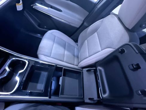 Used 2025 Chevrolet Traverse LT image 29