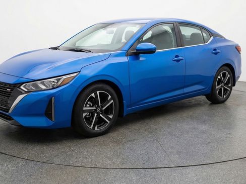 Used 2025 Nissan Sentra SV FWD image 3