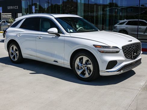 Used 2026 Genesis GV70 2.5T Advanced AWD/4WD image 3