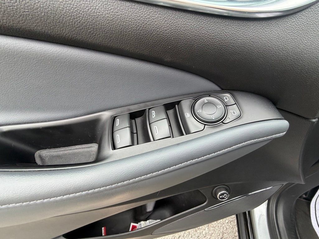 Used 2024 Buick Enclave Essence AWD/4WD image 15