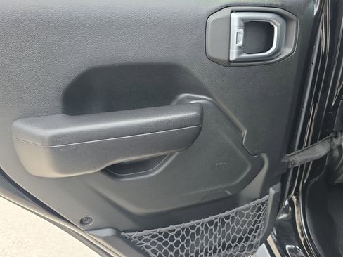 Used 2020 Jeep Wrangler Unlimited Rubicon AWD/4WD image 12