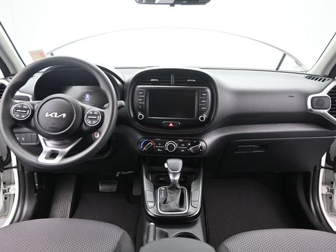 Certified 2025 Kia Soul LX w/ LX Technology Package FWD image 29