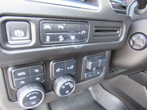 Used 2022 Chevrolet Tahoe Z71 w/ Z71 Off-Road Package AWD/4WD image 15