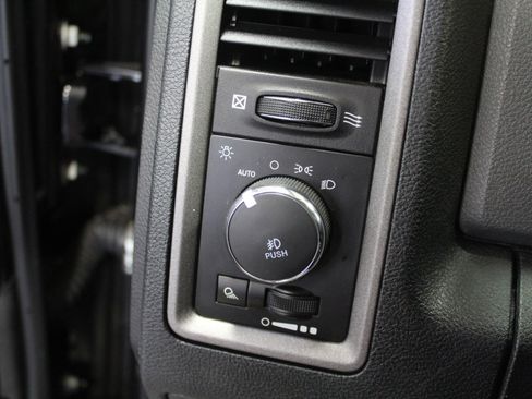 Used 2017 RAM 1500 Express image 11