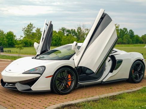 Used 2017 McLaren 570S Coupe RWD image 15