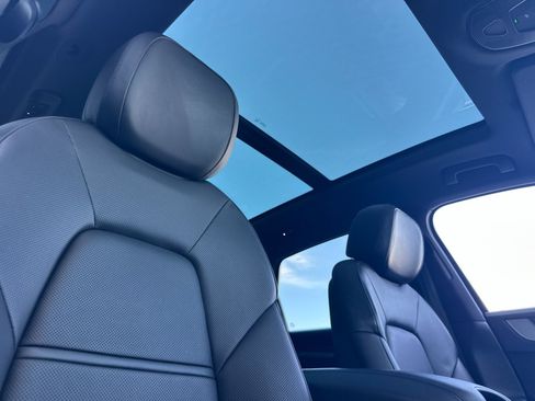 Certified 2024 Porsche Cayenne AWD/4WD image 22