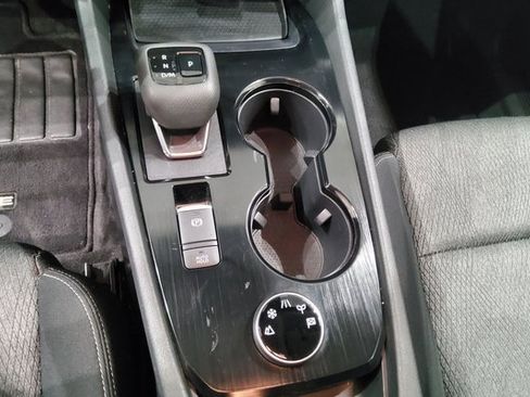 Used 2024 Nissan Rogue SV image 33