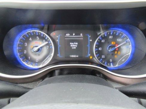 Used 2017 Chrysler Pacifica Touring-L image 12