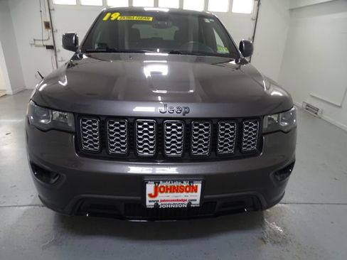 Used 2019 Jeep Grand Cherokee Altitude AWD/4WD image 26