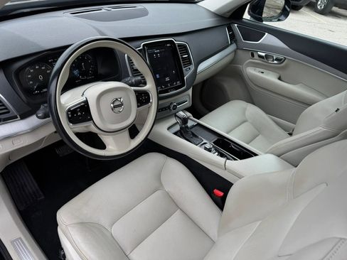 Used 2021 Volvo XC90 T5 Momentum w/ Climate Package FWD image 12