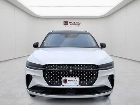 Used 2025 Lincoln Nautilus Reserve image 2