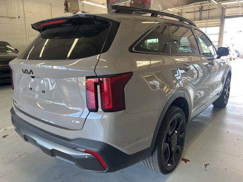 Used 2025 Kia Sorento SX AWD/4WD image 4
