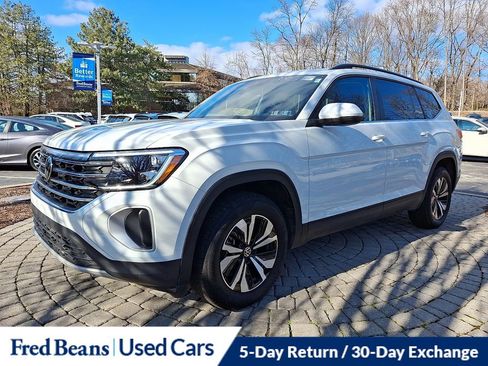 Certified 2025 Volkswagen Atlas SE image 3