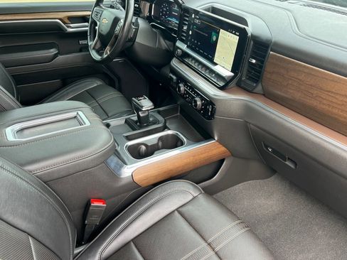 Used 2022 Chevrolet Silverado 1500 High Country w/ High Country Premium Package image 12
